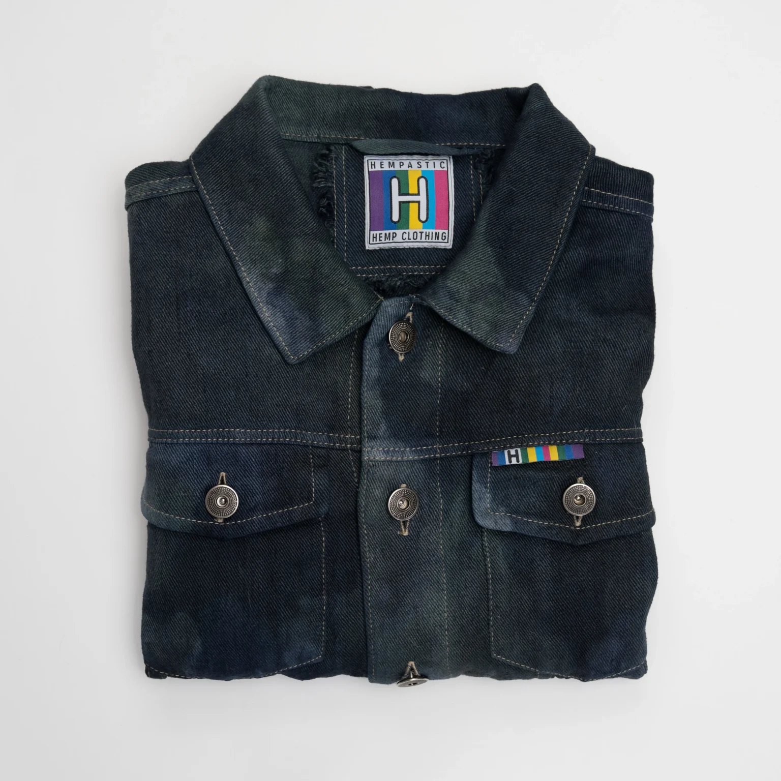 Klasikinis kanapių džinso švarkas – laikui nepavaldus vyriškas stilius